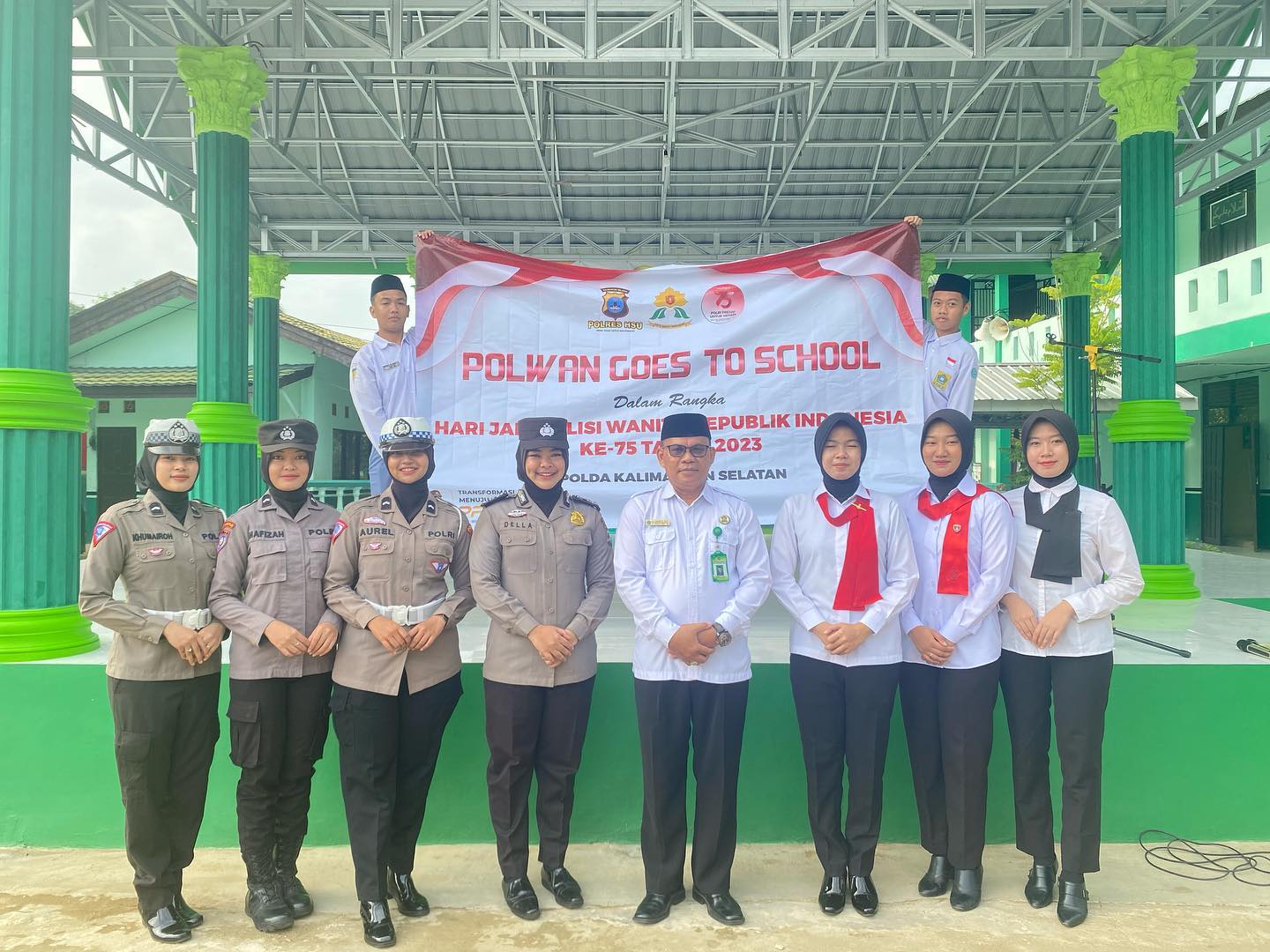 Jadi Pembina Upacara di MAN 2 HSU, Polwan Polres HSU Sampaikan Bahaya Bullying