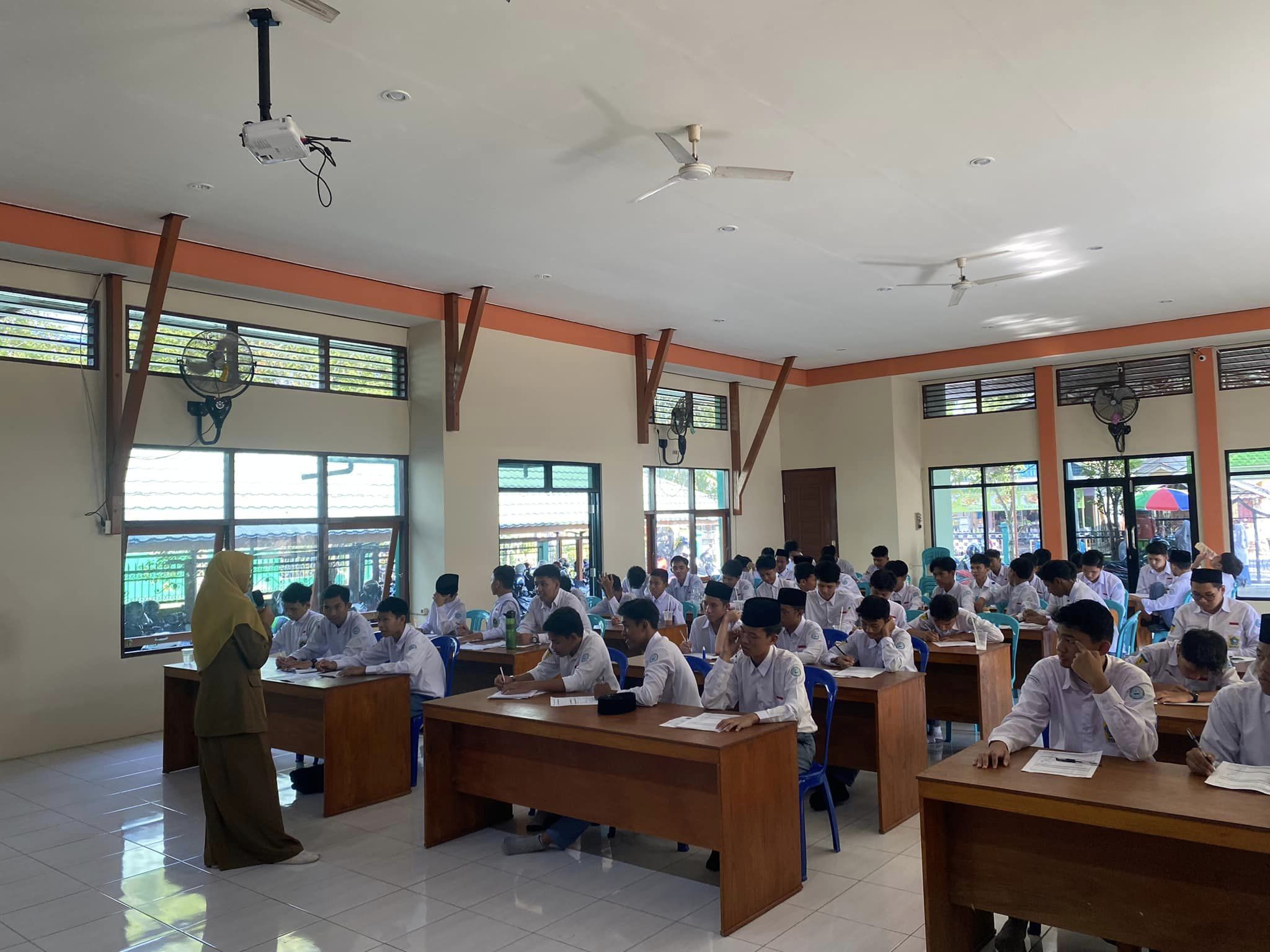 Skrining Perilaku Merokok oleh Dinas Kesehatan dan UPT Puskesmas Sei Malang Terhadap Siswa MAN 2 HSU