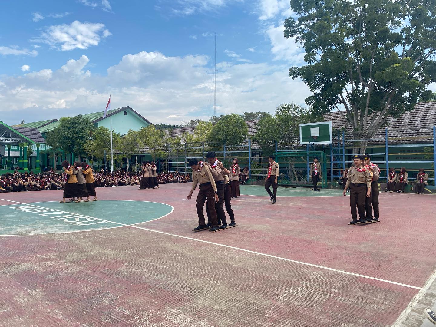 Pramuka MAN 2 HSU Perkenalkan Permainan Tradisional Bakiak