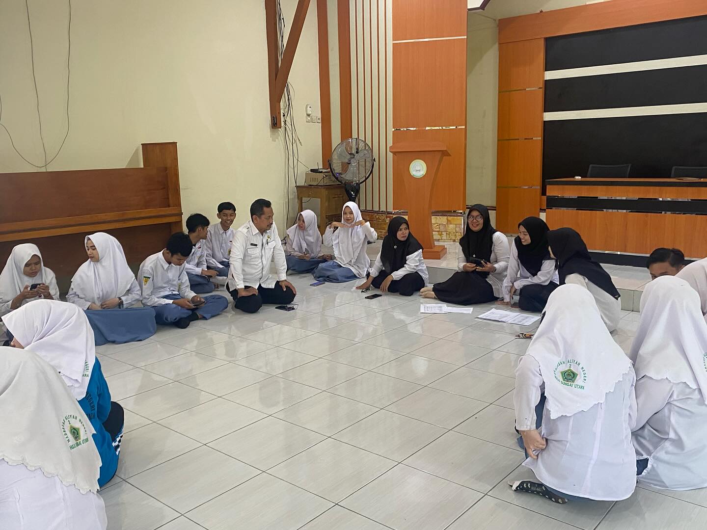 Persiapkan Perpisahan, Siswa dan OSIM Gelar Rapat Bersama Wali Kelas
