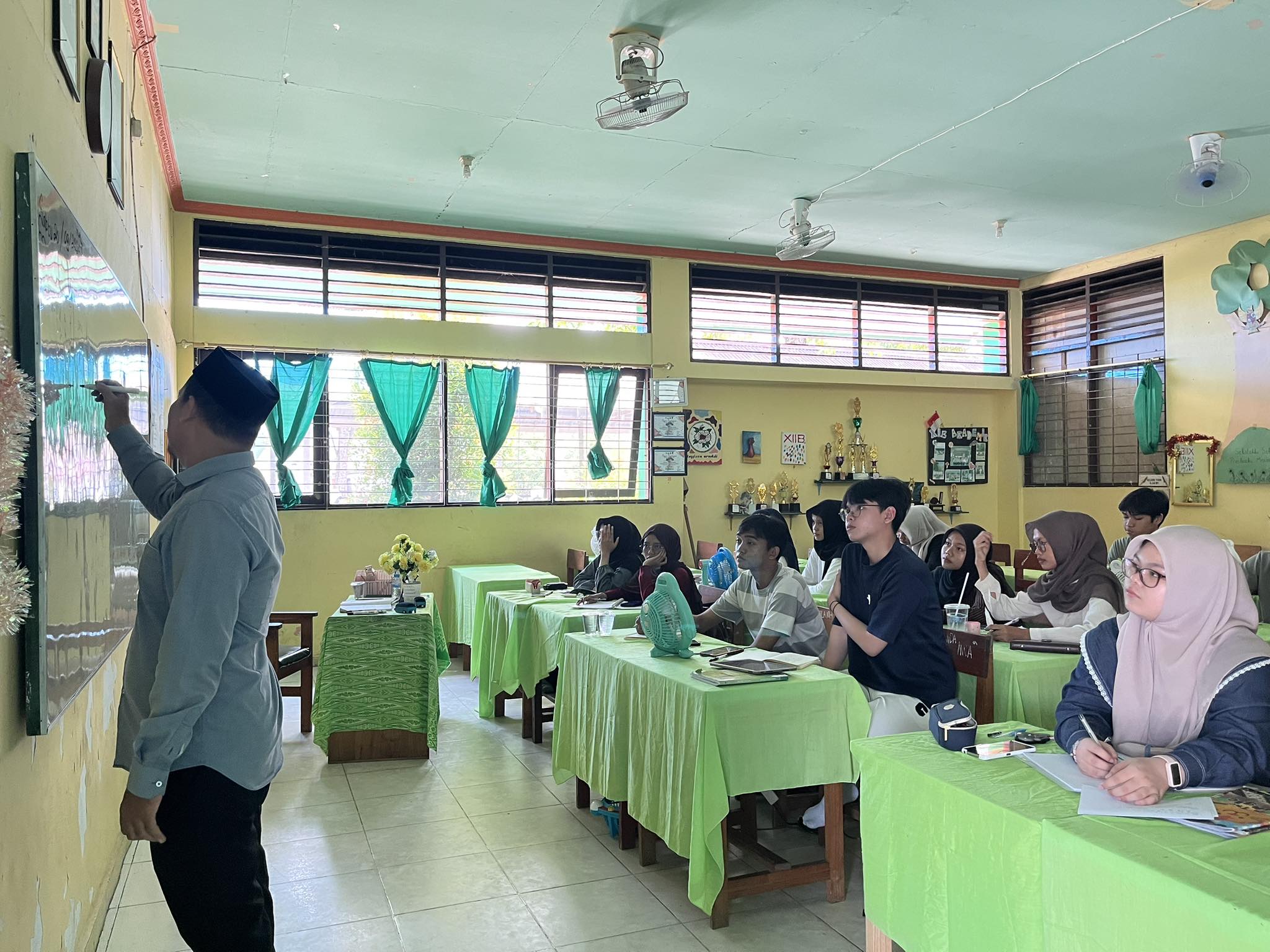 MAN 2 HSU Fasilitasi Les Persiapan TKA untuk Siswa Kelas XII