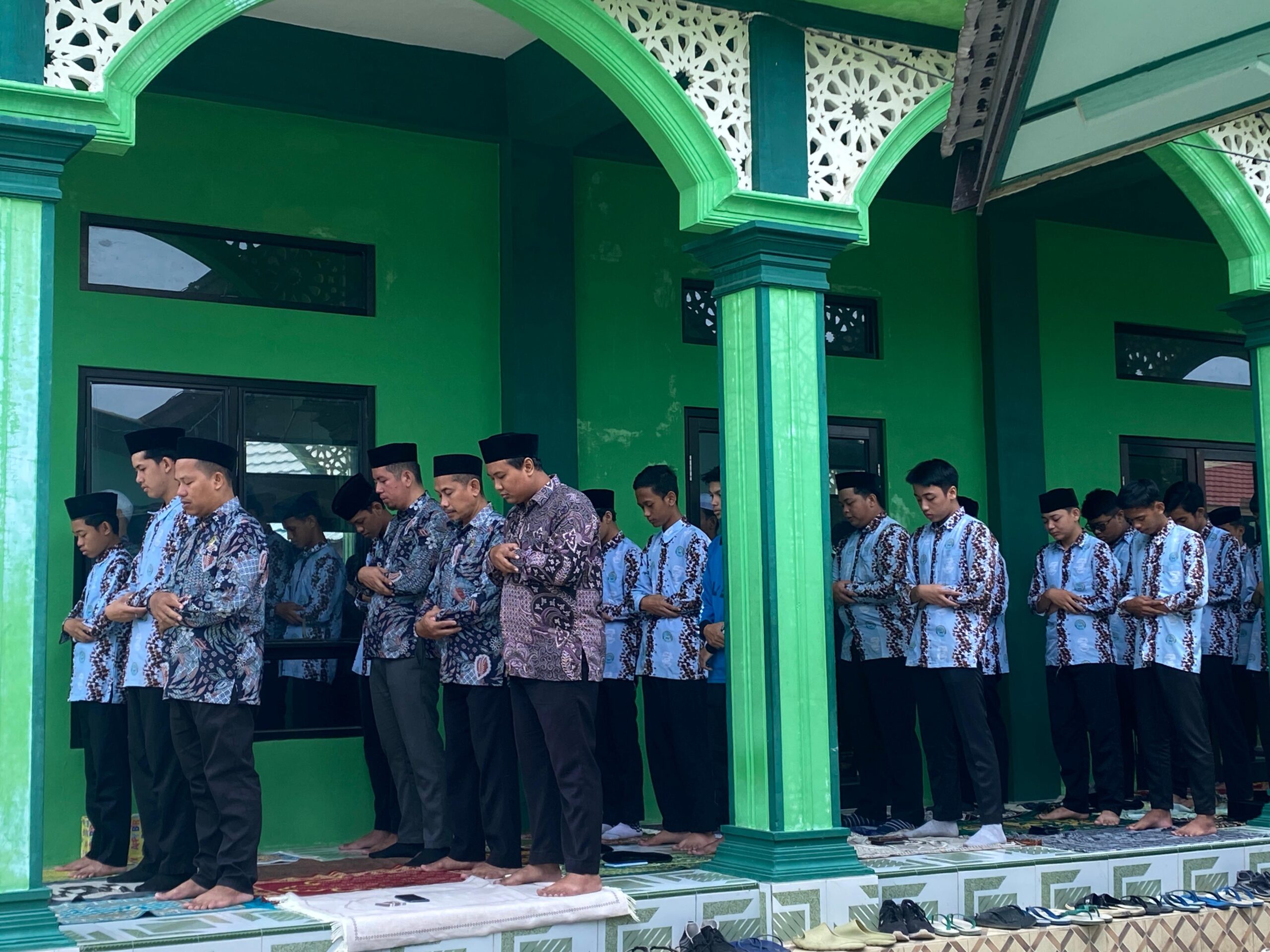 Menjelang Ujian Sumatif, MAN 2 HSU Gelar Shalat Hajat Bersama