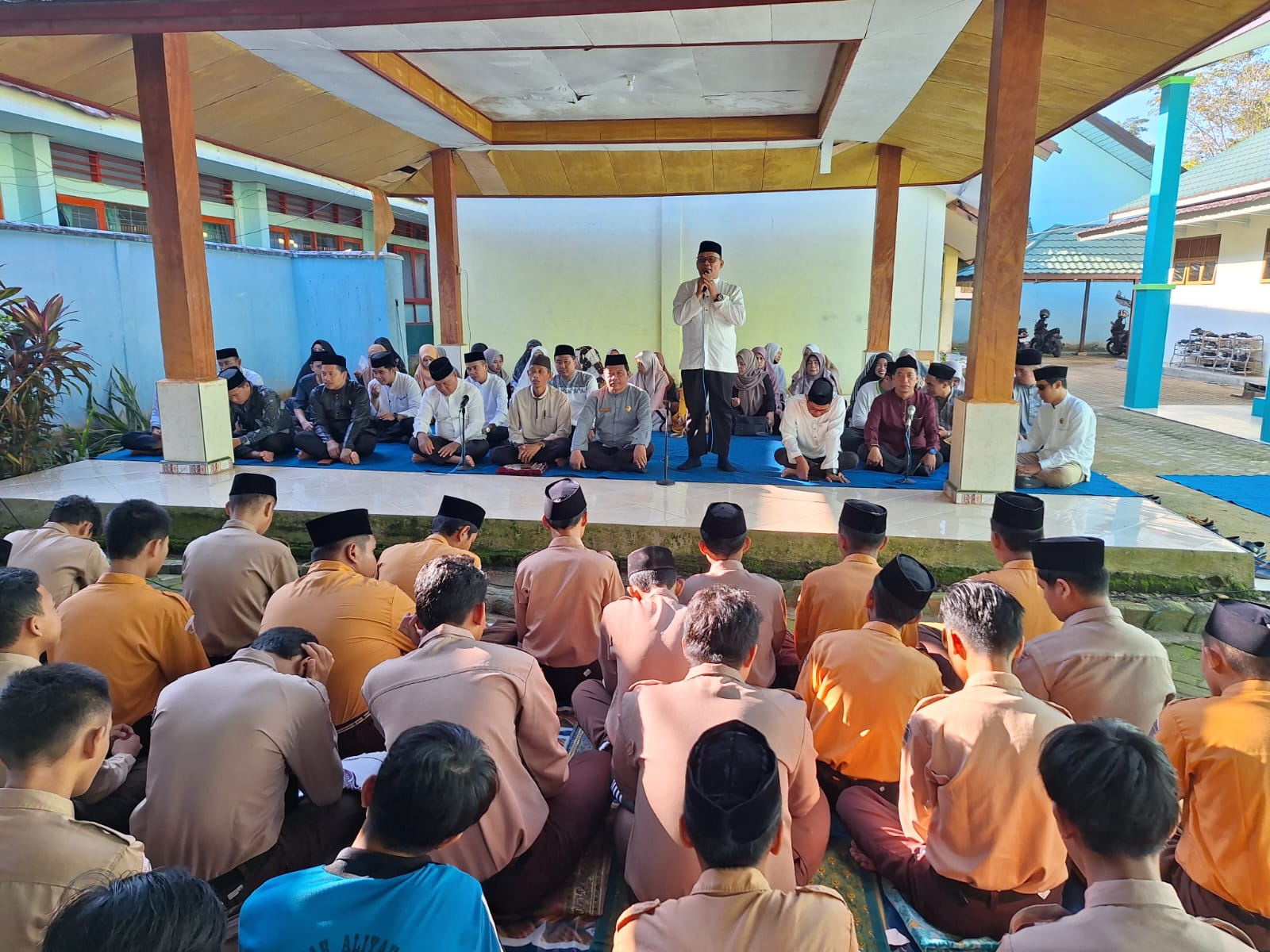 Pasca Lebaran MAN 2 HSU Adakan Silaturrahmi