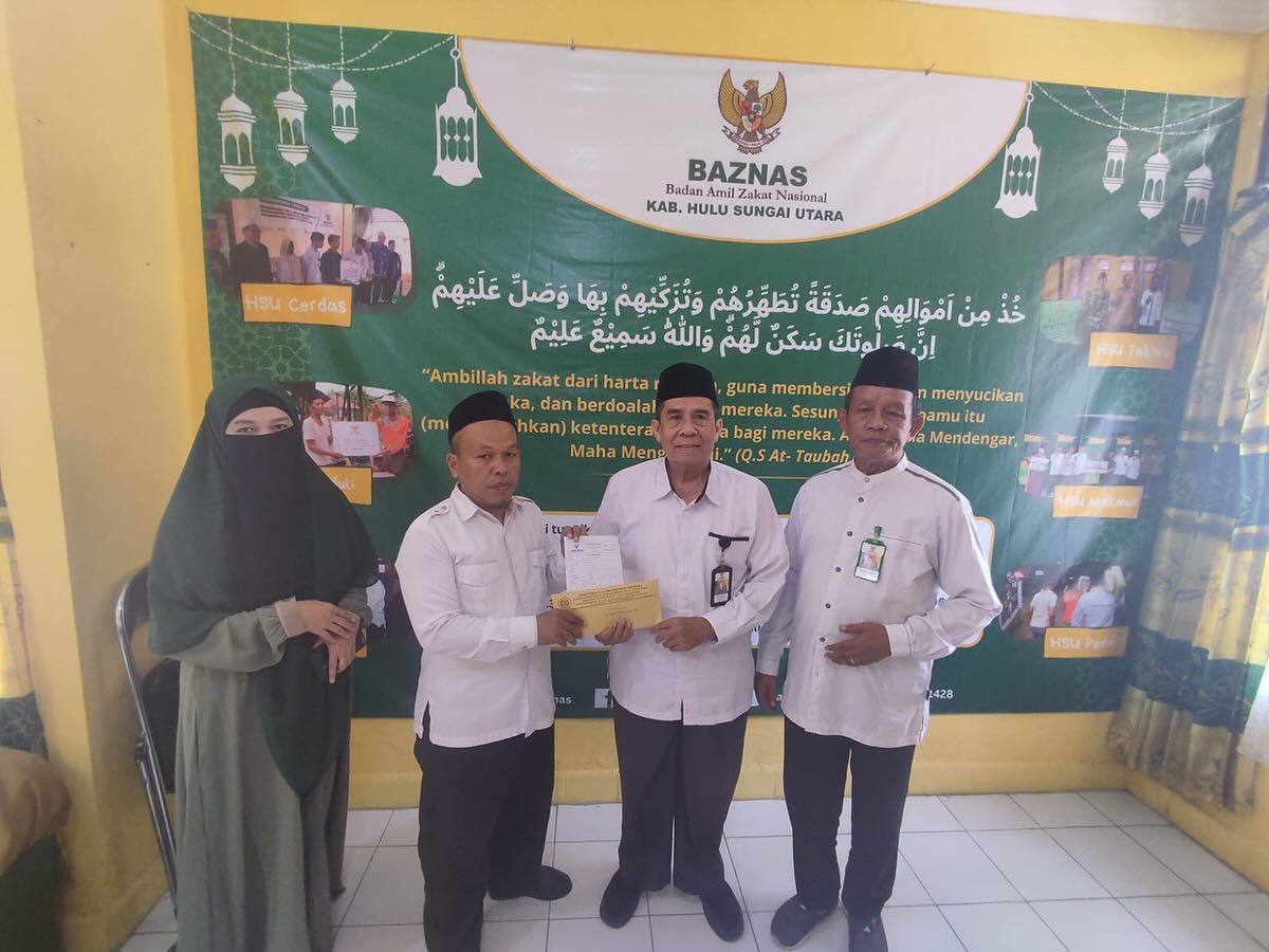 MAN 2 HSU Serahkan Dana Sumbangan Untuk Peduli Palestina.