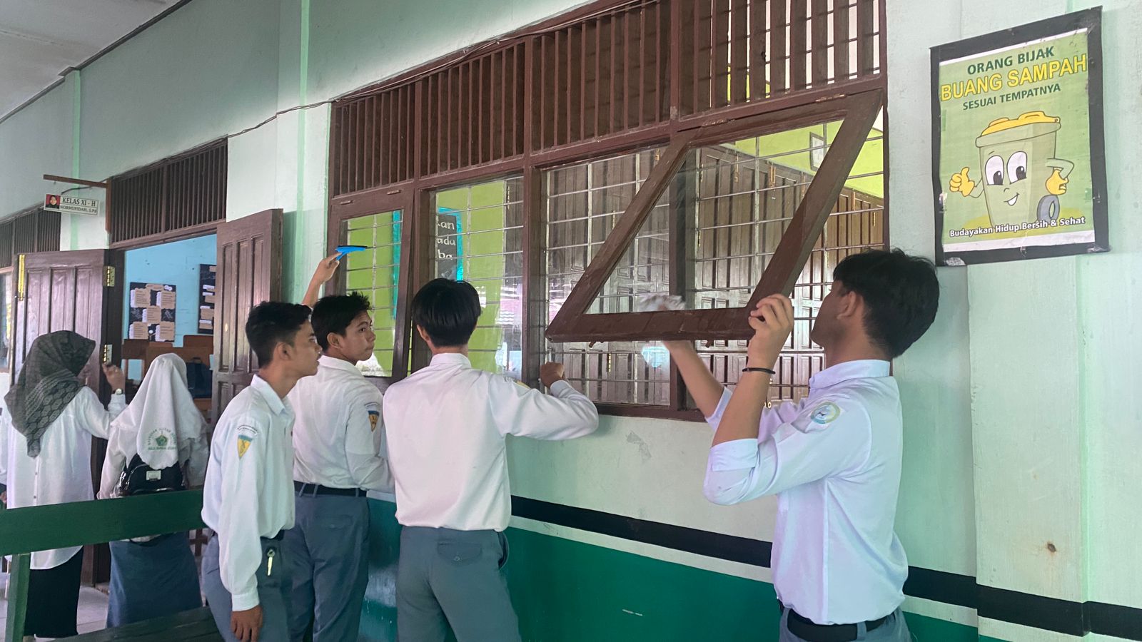 Pasca Ujian Akhir, Siswa/i Lakukan Giat Bersih-Bersih