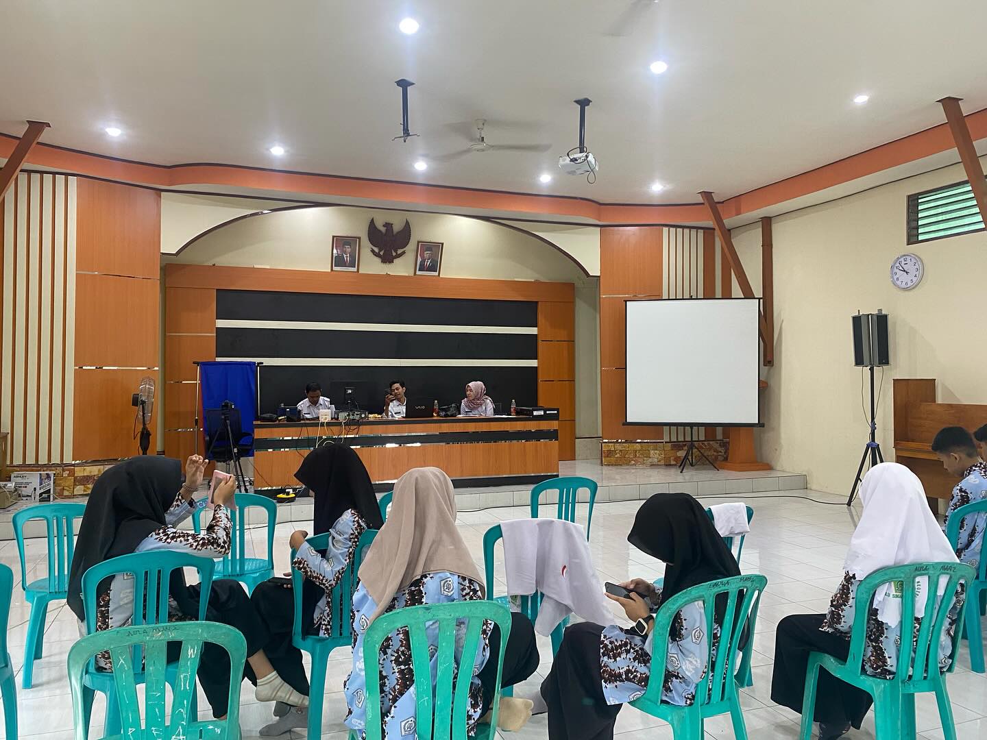 Siswa/i MAN 2 HSU Antusias Ikuti Perekaman E-KTP