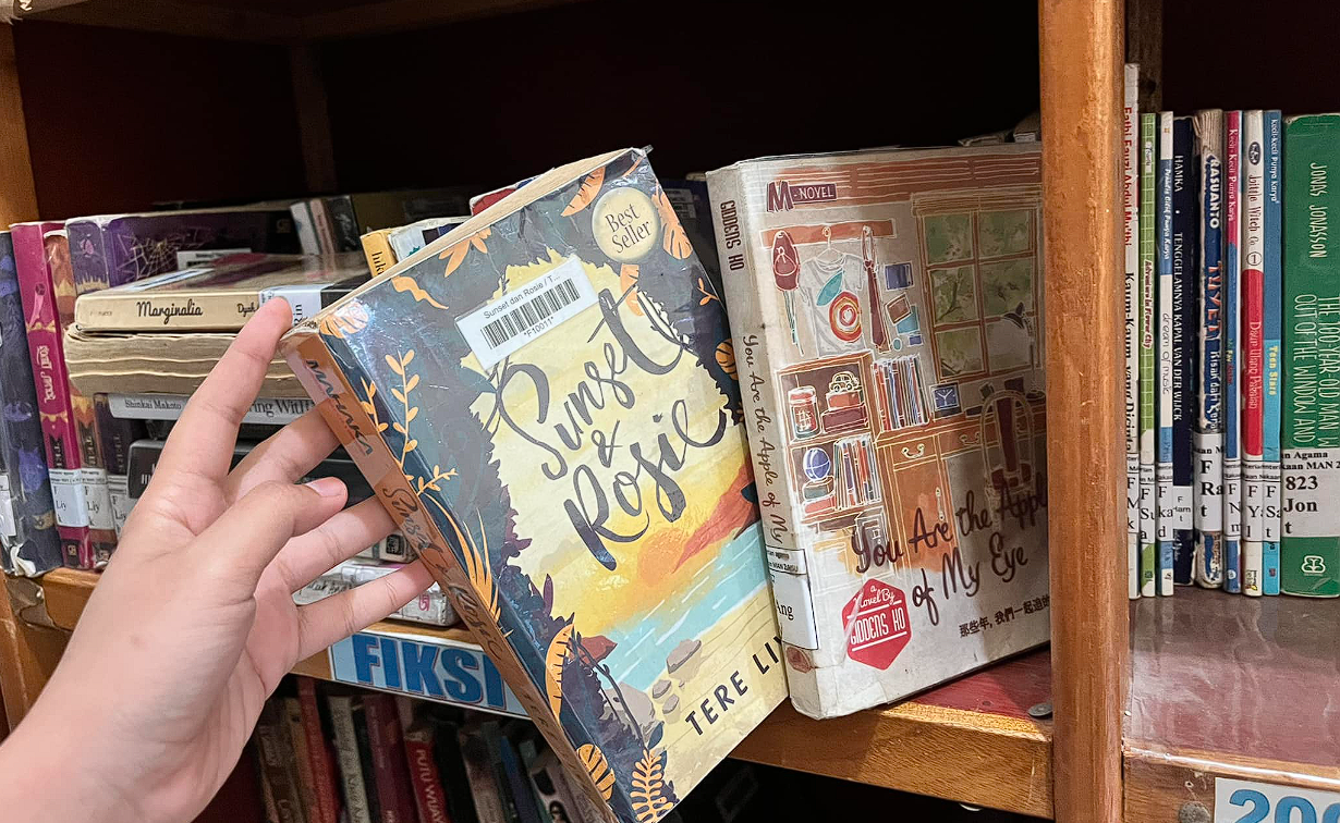 Tingkatkan Literasi Bagi Siswa, Perpustakaan MAN 2 HSU Tambahkan Koleksi Buku