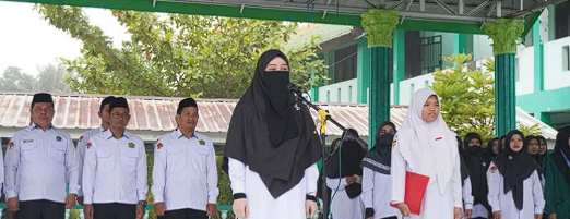 BELAJAR MEMAHAMI PERASAAN ORANG LAIN:PESAN BIJAK SAAT APEL SENIN DI MAN 2 HSU